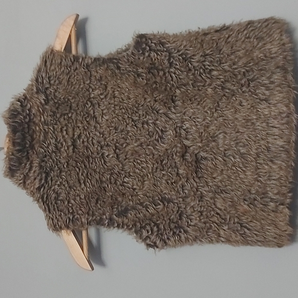 Justice faux fur vest sz 8/10 - Picture 3 of 9